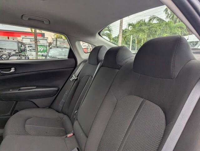 Used 2020 Kia Optima LX image 15
