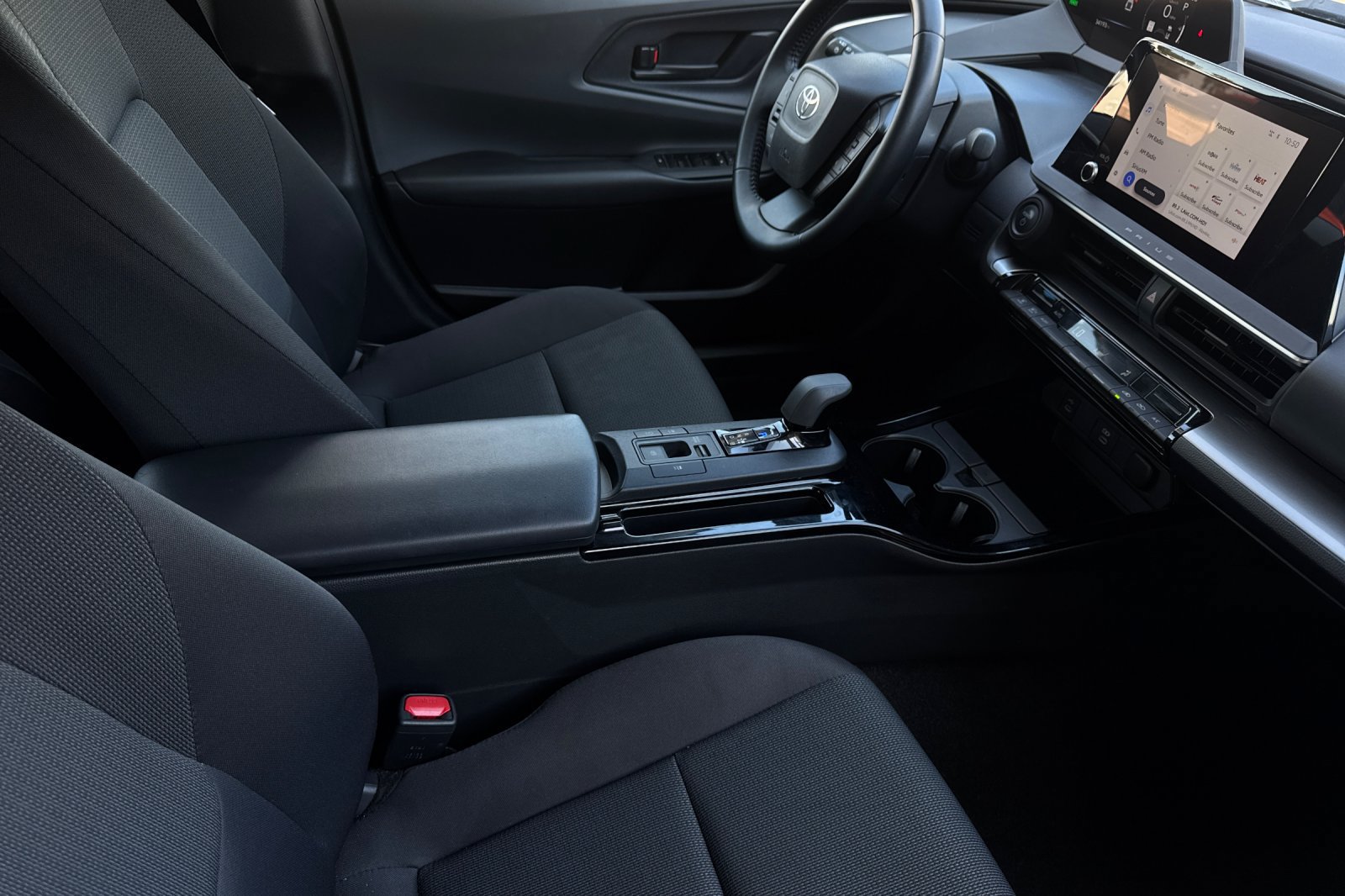 Used 2025 Toyota Prius LE FWD image 15