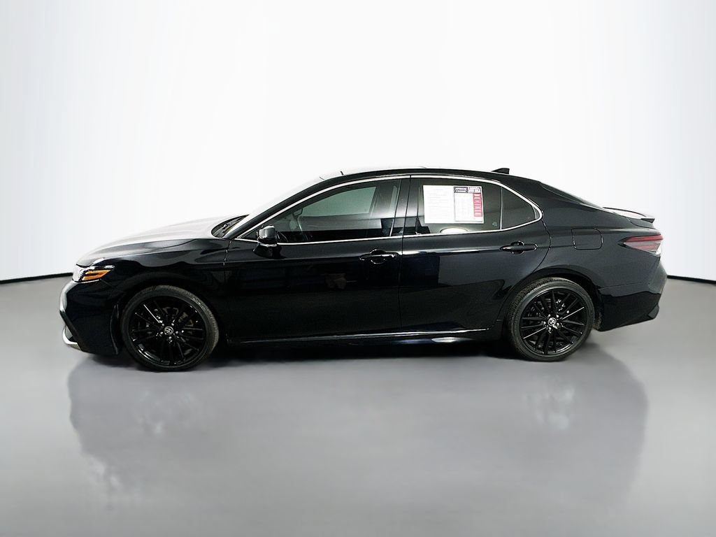 Used 2022 Toyota Camry XSE FWD image 5
