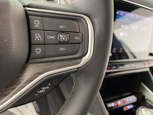 Used 2024 Jeep Wagoneer Series II w/ Flexible Seating Group image 22