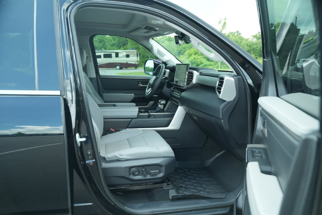 Used 2024 Toyota Tundra Limited w/ Power Package RWD image 21