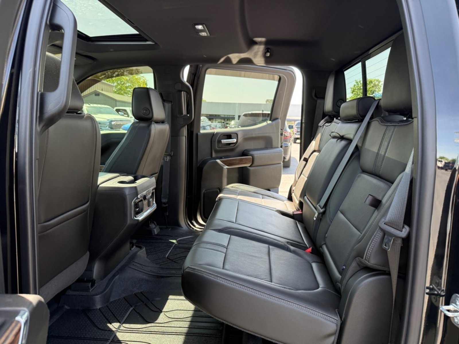 Used 2019 Chevrolet Silverado 1500 High Country w/ Technology Package AWD/4WD image 31
