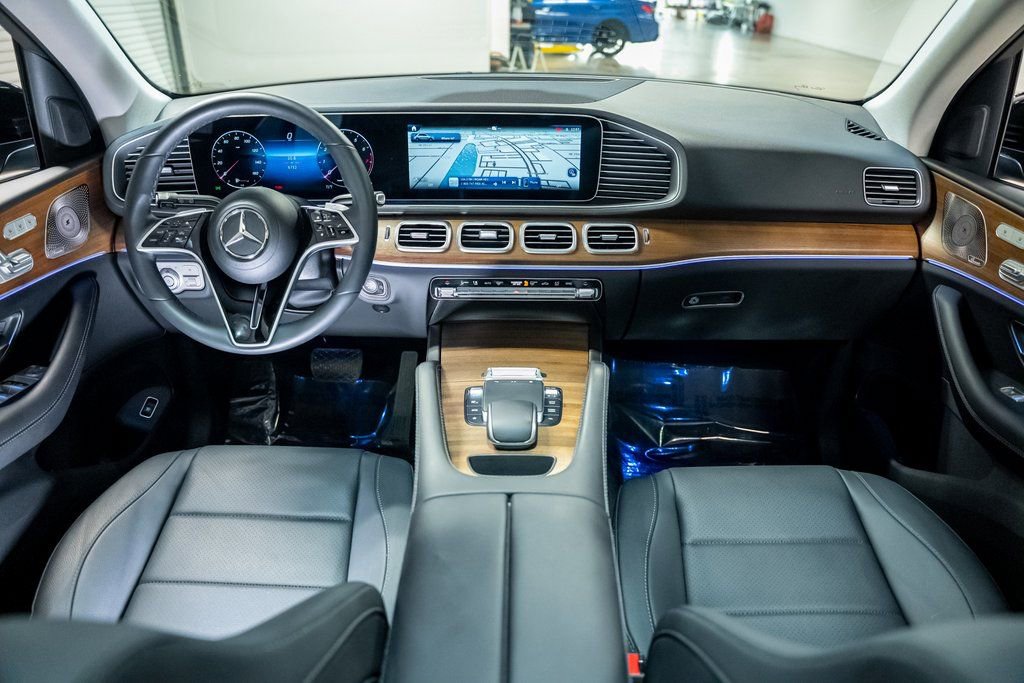 Used 2024 Mercedes-Benz GLE 350 4MATIC w/ AMG Line Exterior image 43