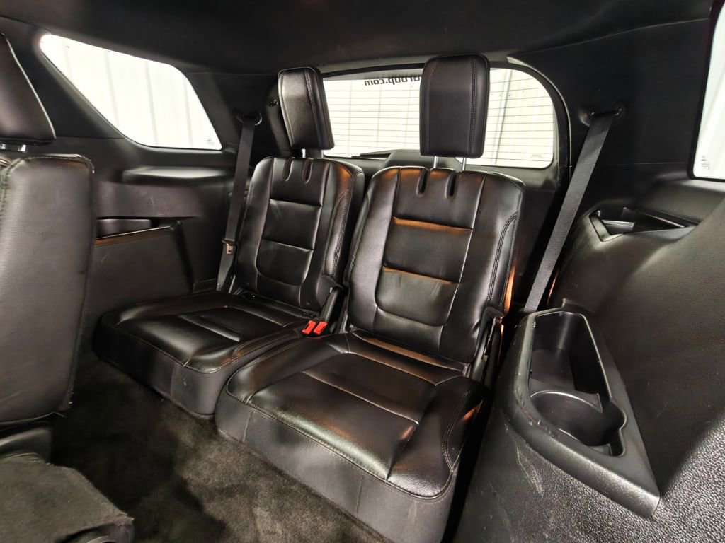 Used 2018 Ford Explorer XLT w/ XLT Appearance Package image 33