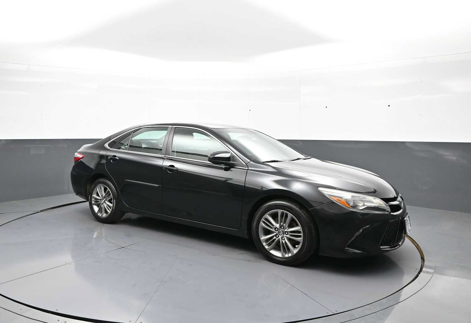 Used 2016 Toyota Camry SE w/ Protection Package (Q2) FWD image 4