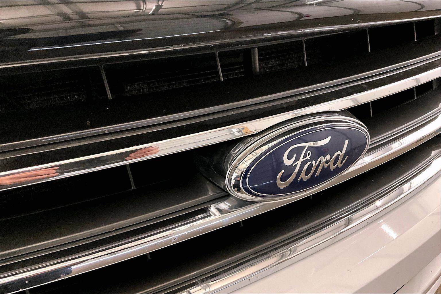 Used 2015 Ford Expedition EL XLT w/ Equipment Group 202A image 31