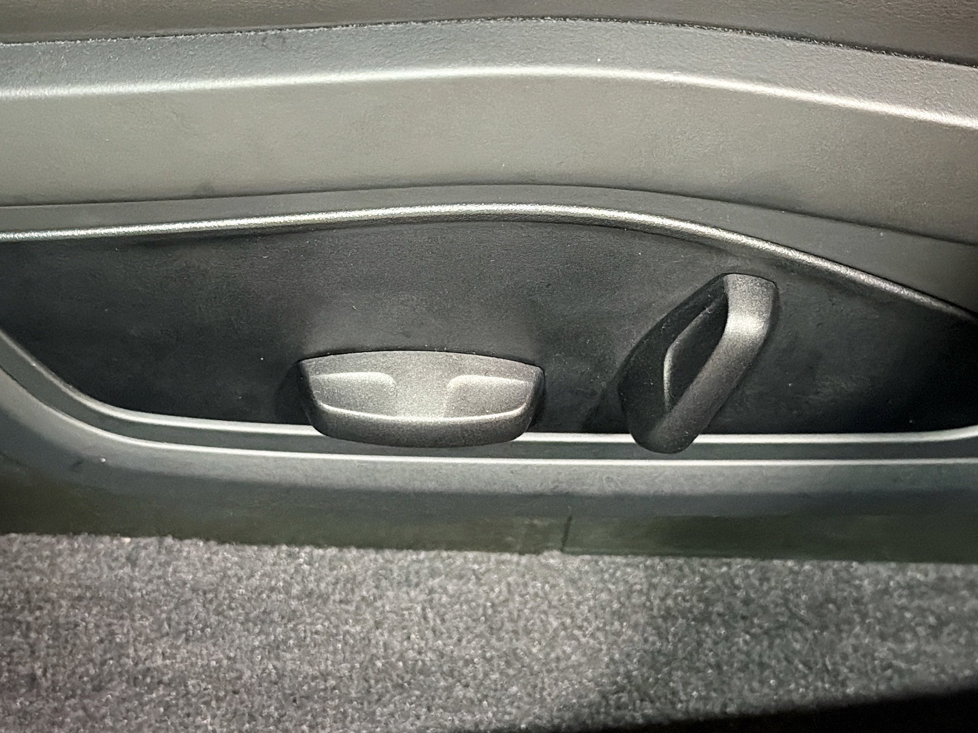 Certified 2025 Porsche Taycan image 25