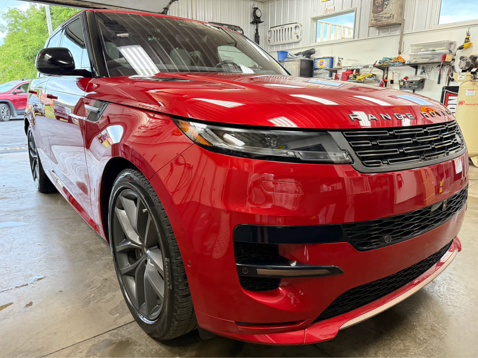 Used 2023 Land Rover Range Rover Sport SE Dynamic image 3