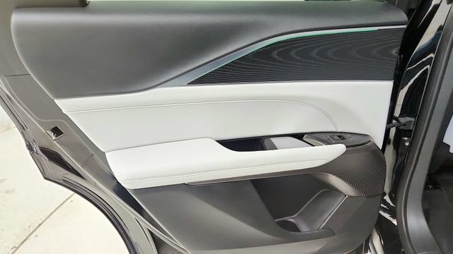 Used 2025 Cadillac Lyriq Luxury AWD/4WD image 47