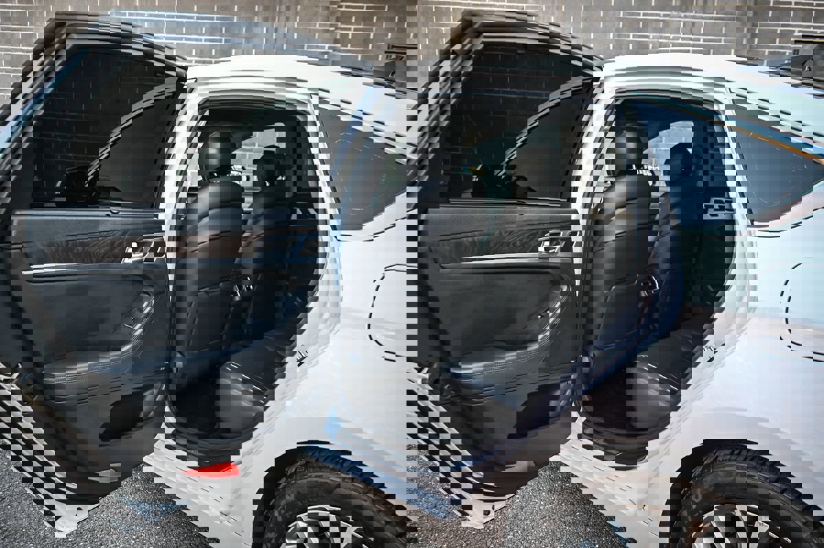 Used 2015 Hyundai Genesis 3.8 w/ Option Group 03 AWD/4WD image 10