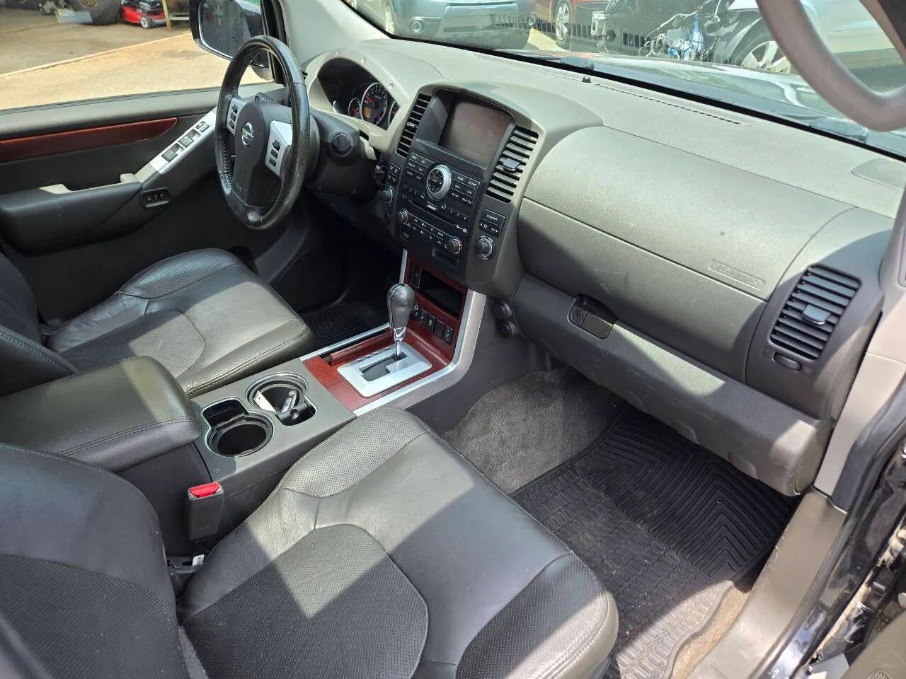 Used 2012 Nissan Pathfinder LE image 4