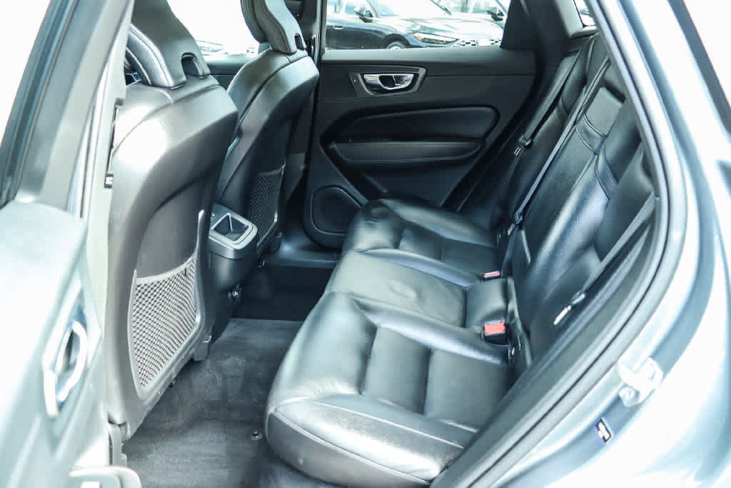 Used 2020 Volvo XC60 T5 Momentum w/ Protection Package Premier AWD/4WD image 19
