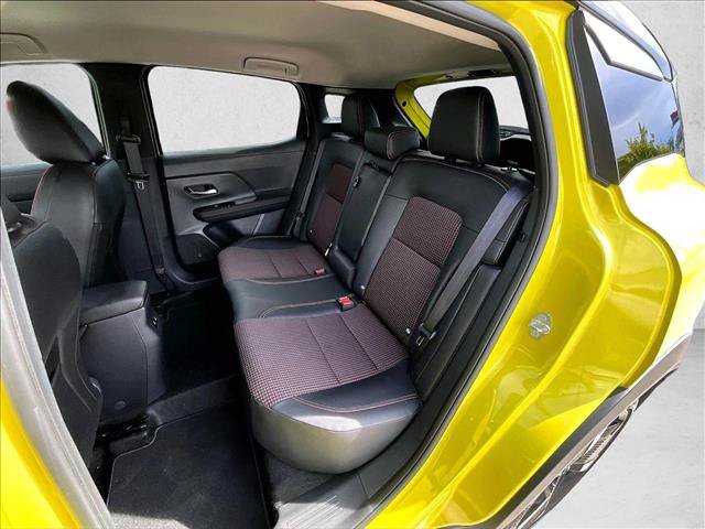 Used 2025 Nissan Kicks SR FWD image 28