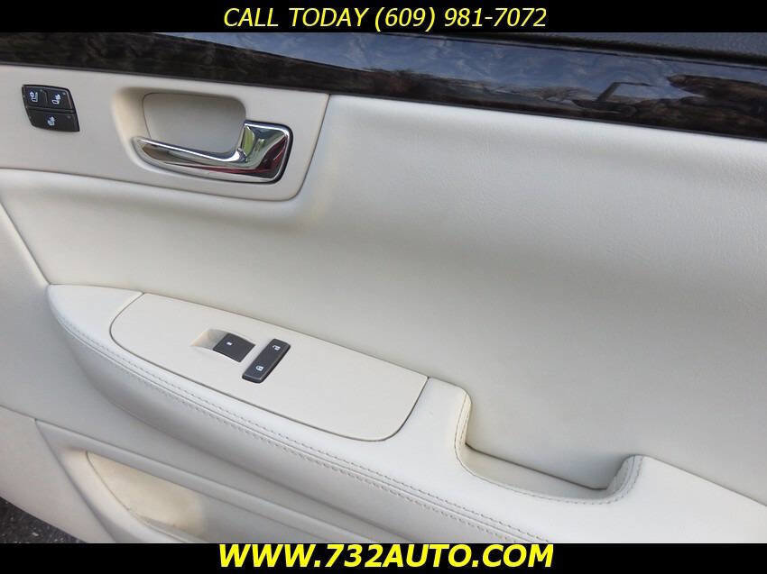 Used 2009 Cadillac DTS w/ Sun And Sound Package FWD image 24
