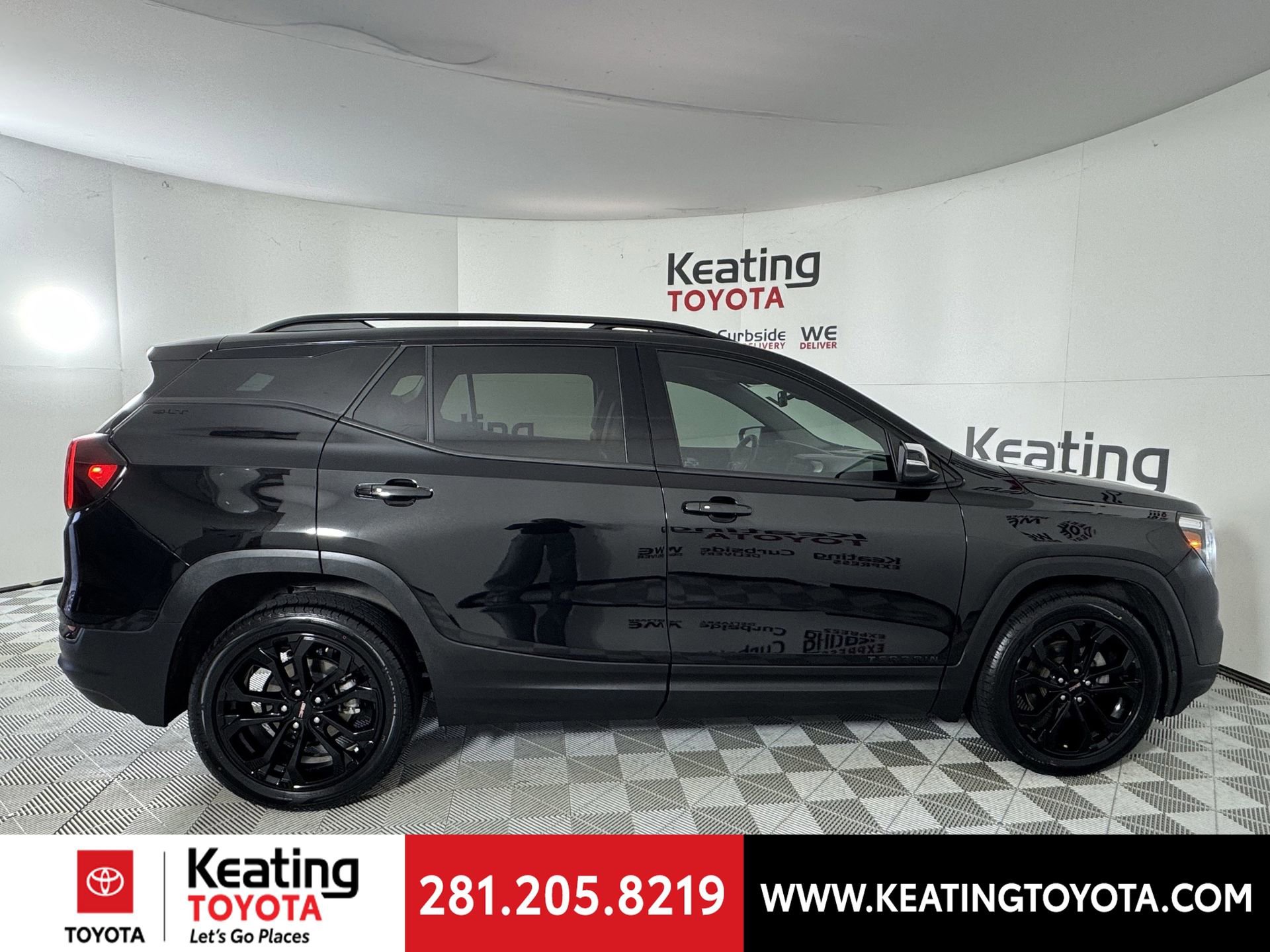Used 2022 GMC Terrain SLT w/ Infotainment Package II image 3
