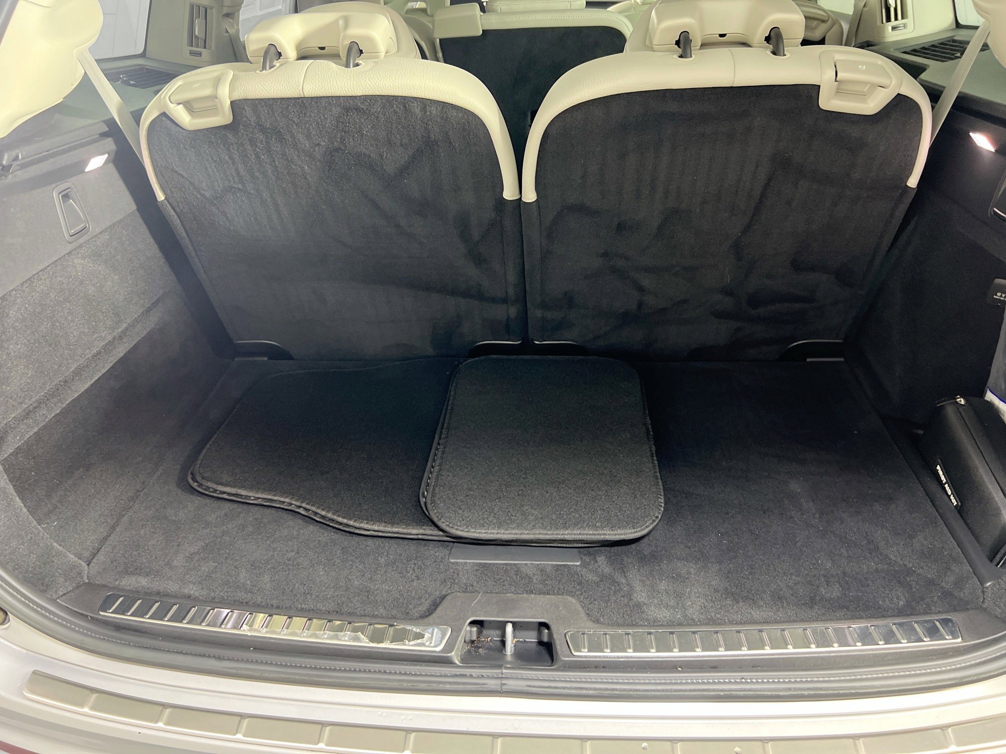 Used 2023 Volvo XC90 B6 Core w/ Protection Package Premier image 27