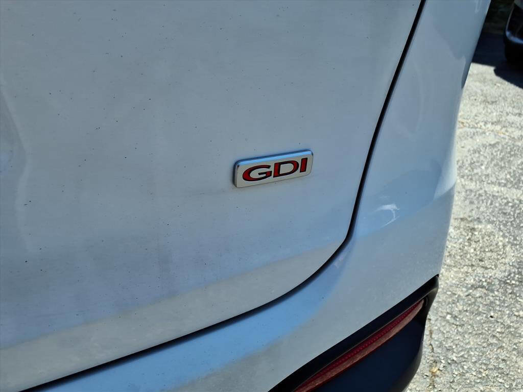 Used 2017 Kia Sorento LX w/ LX Convenience Package image 6