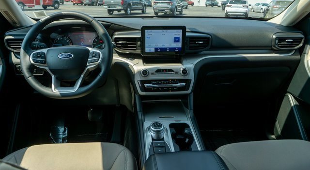 Used 2023 Ford Explorer XLT image 15