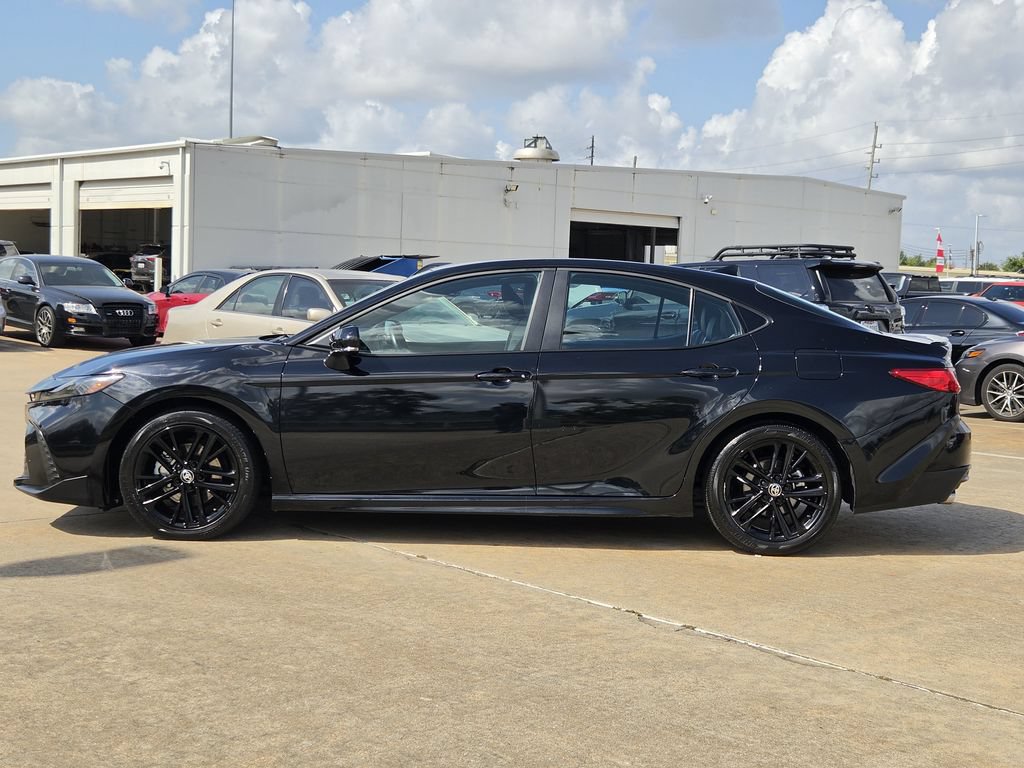 Used 2025 Toyota Camry SE FWD image 6