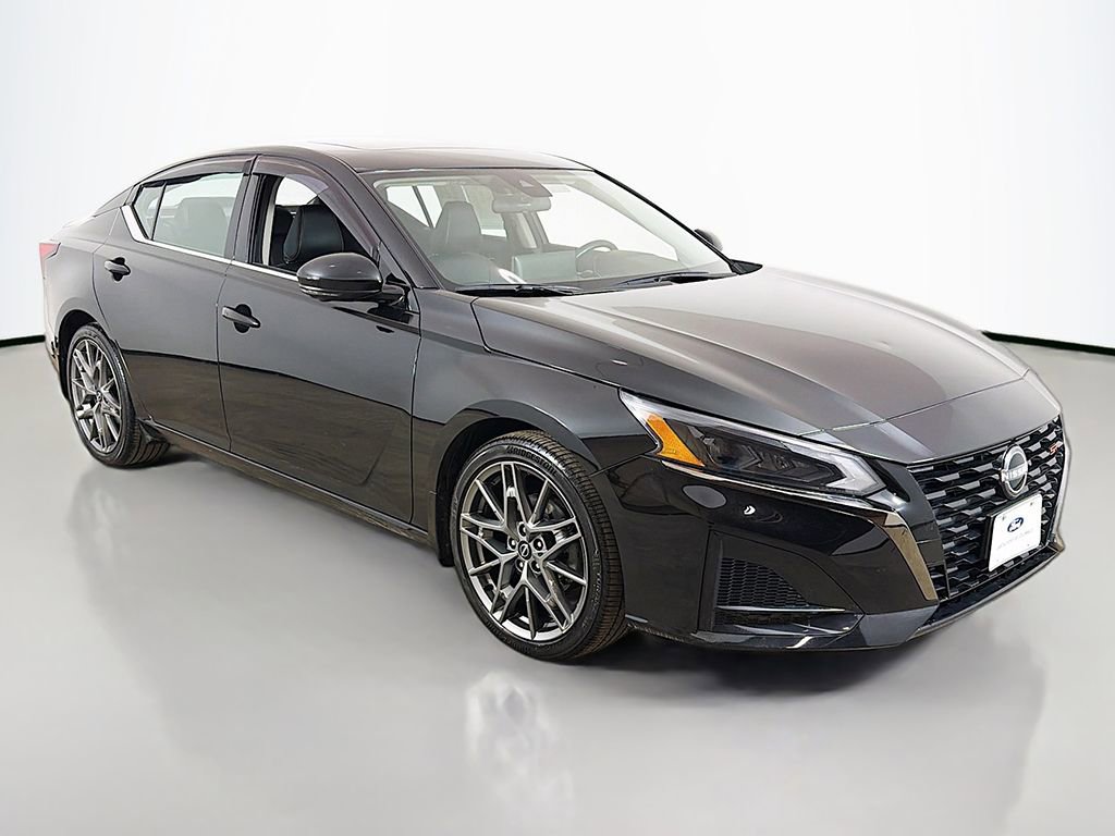 Used 2023 Nissan Altima 2.0 SR image 2
