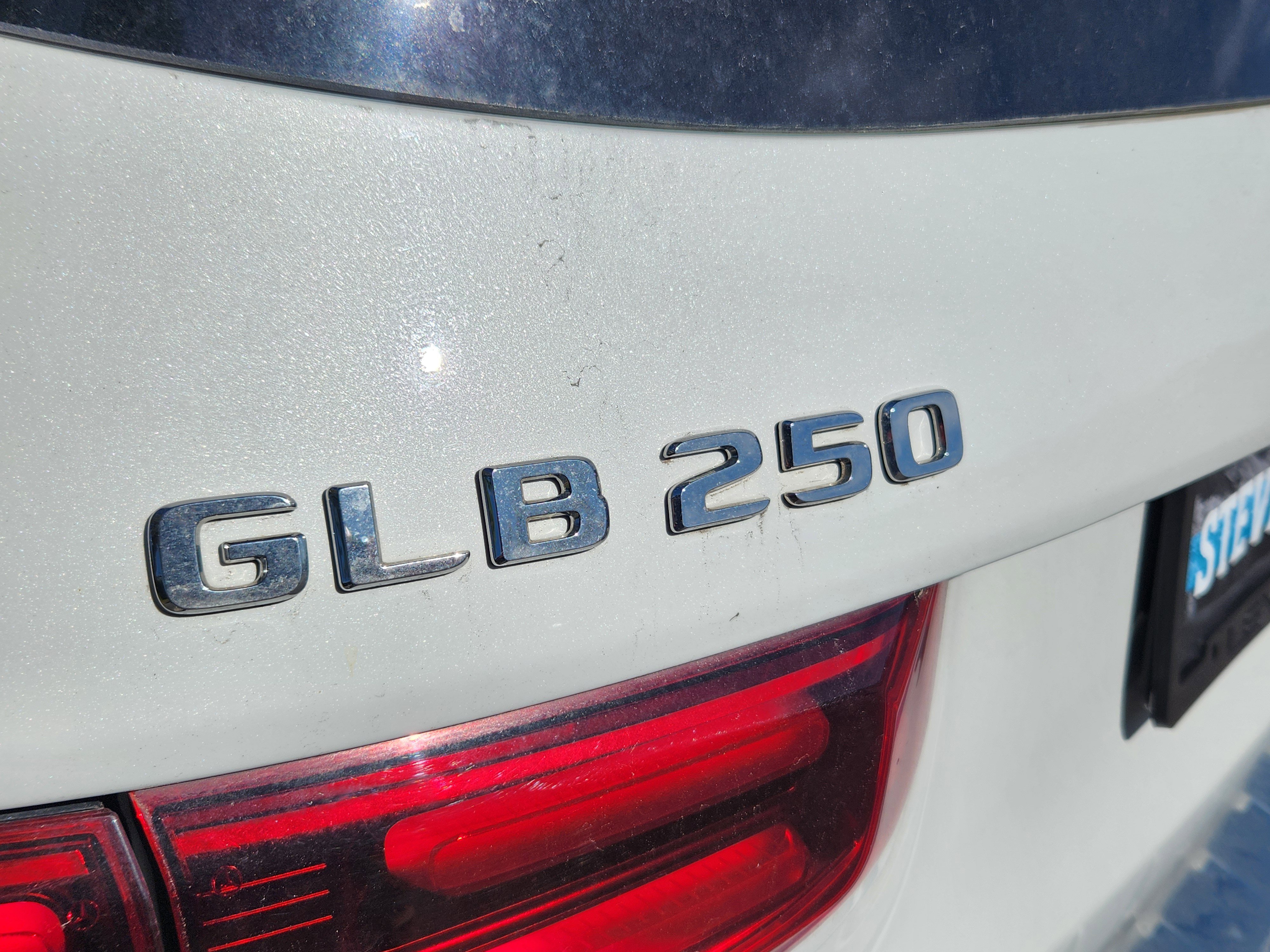 Used 2024 Mercedes-Benz GLB 250 4MATIC image 18