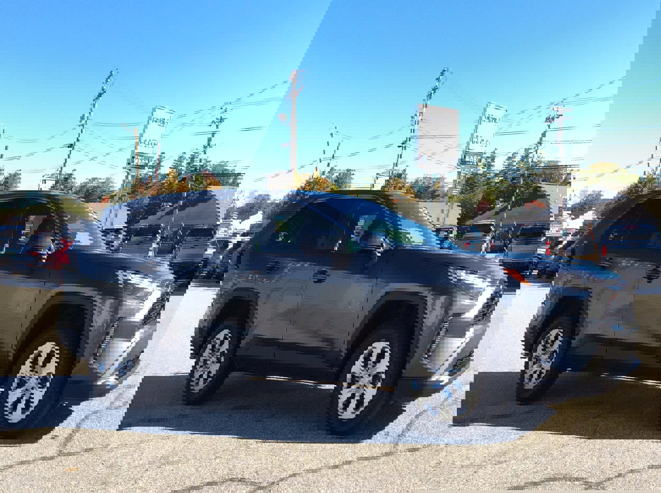 Used 2023 Toyota RAV4 LE image 3