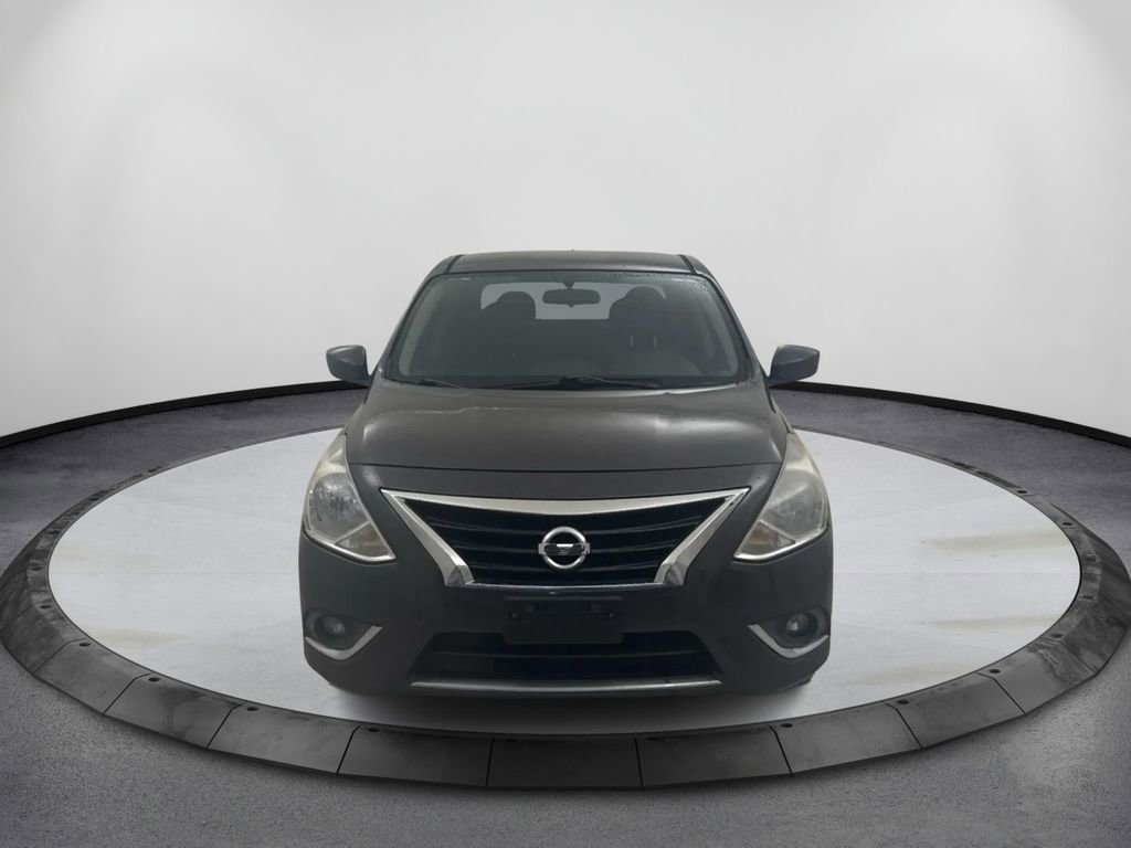 Used 2015 Nissan Versa SV FWD image 2