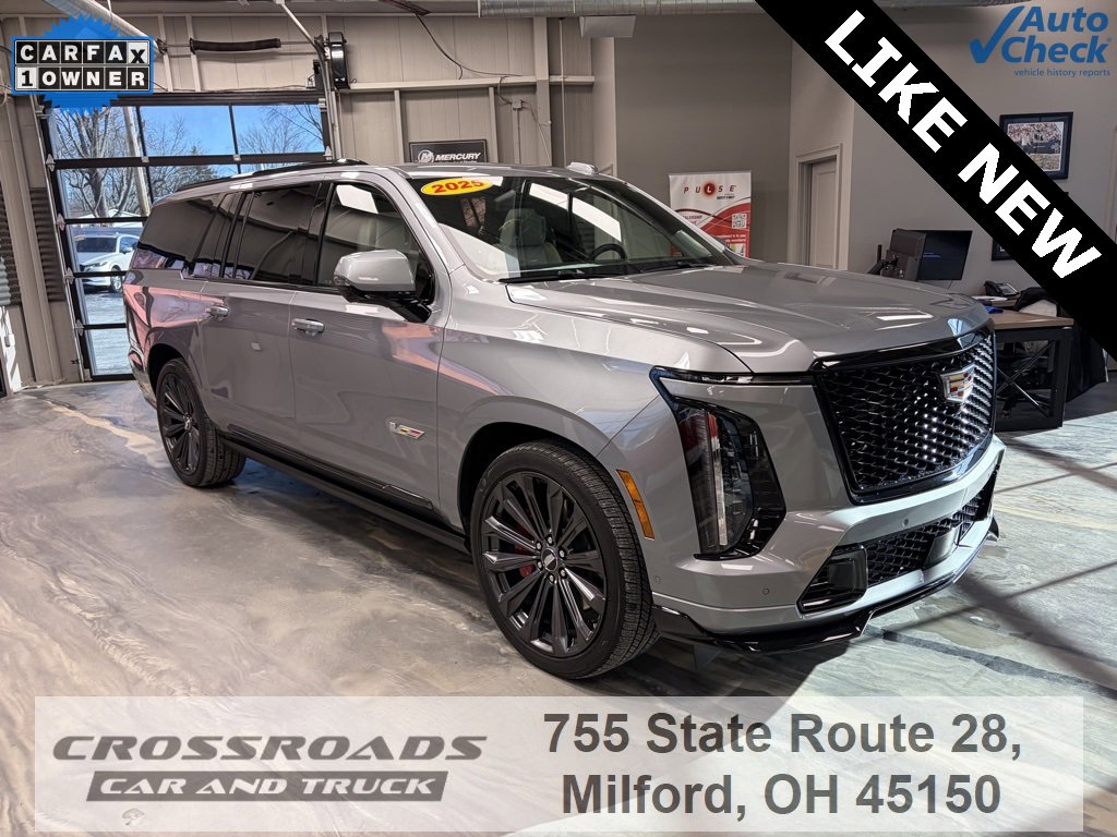 Used 2025 Cadillac Escalade ESV V image 1