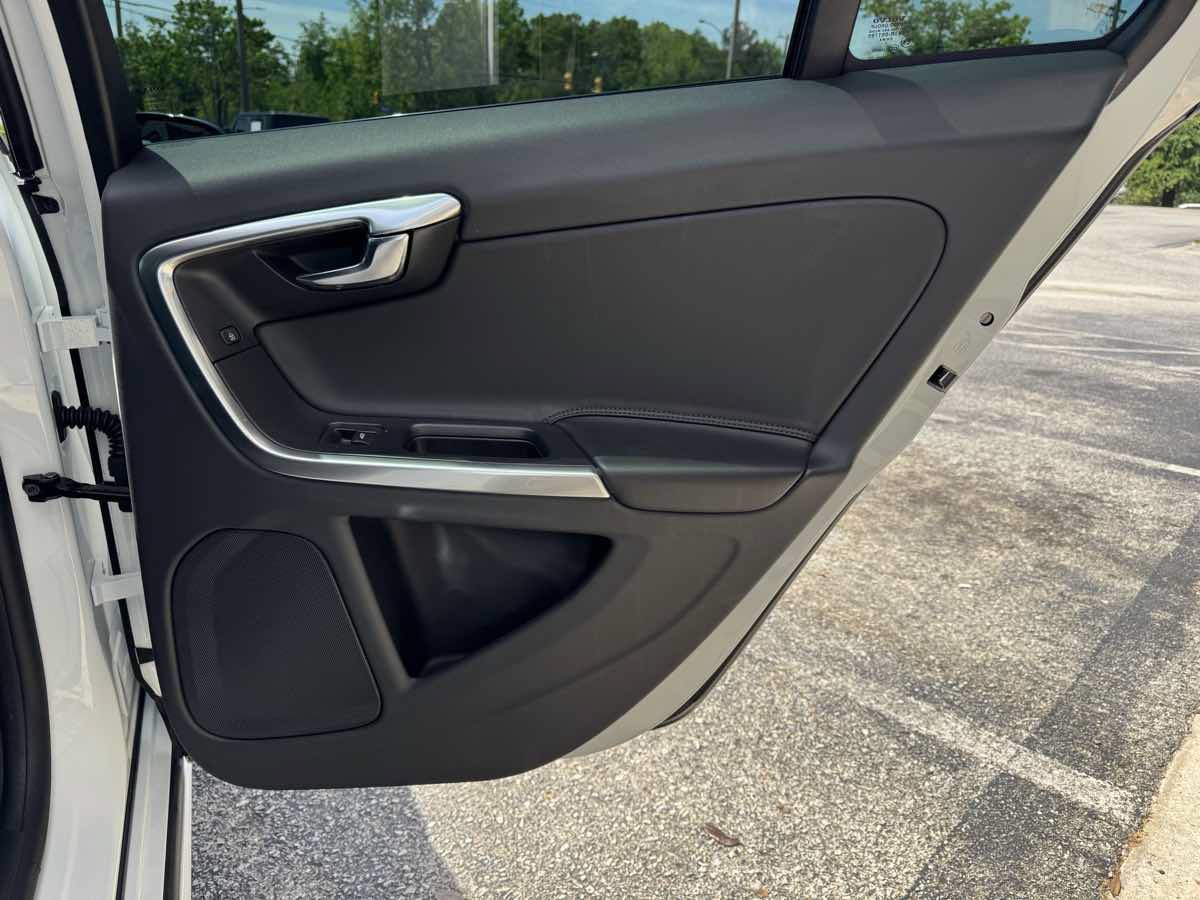 Used 2018 Volvo V60 T5 Cross Country AWD/4WD image 30
