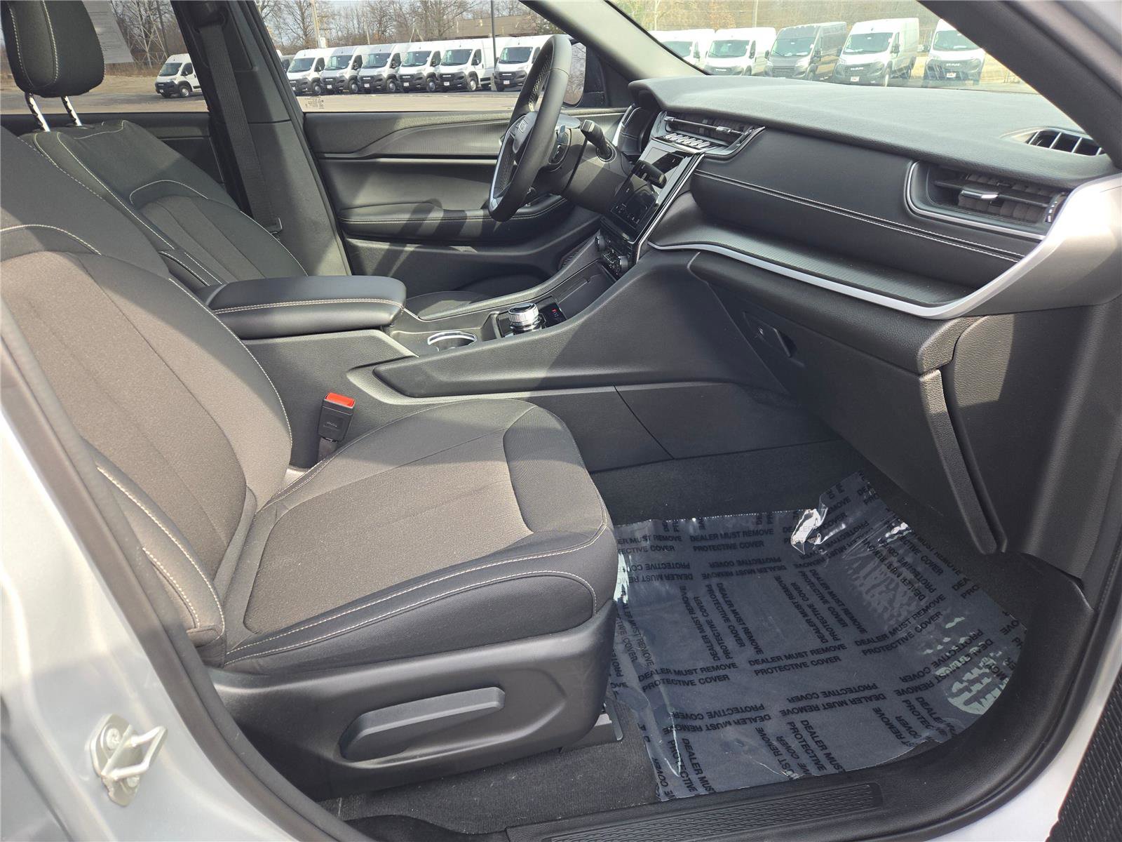 Used 2024 Jeep Grand Cherokee Laredo X image 7