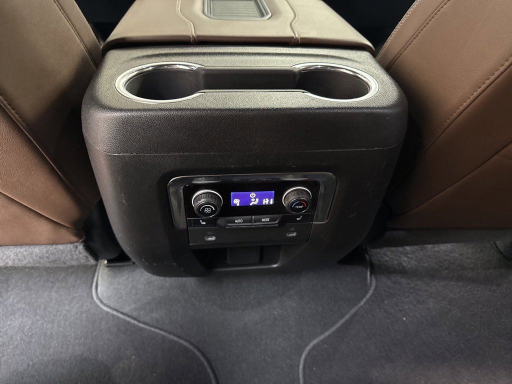 Used 2022 Chevrolet Suburban High Country image 16
