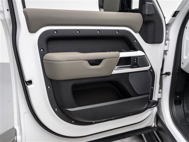 Used 2022 Land Rover Defender 110 S image 23