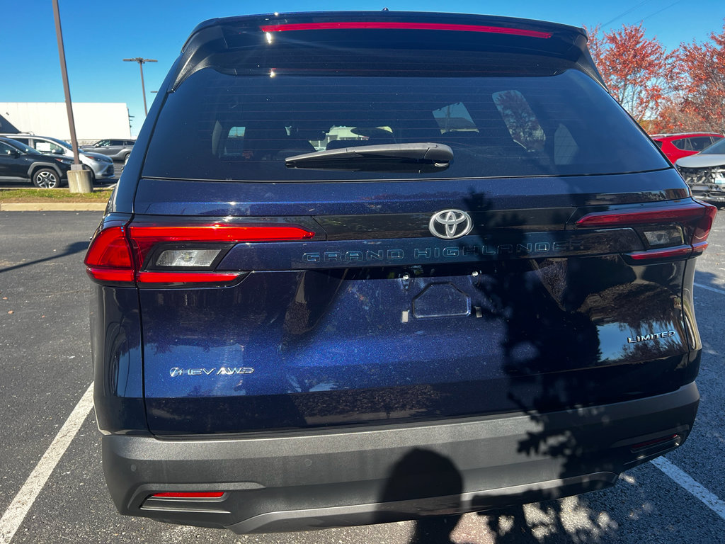 Used 2024 Toyota Grand Highlander Limited image 3