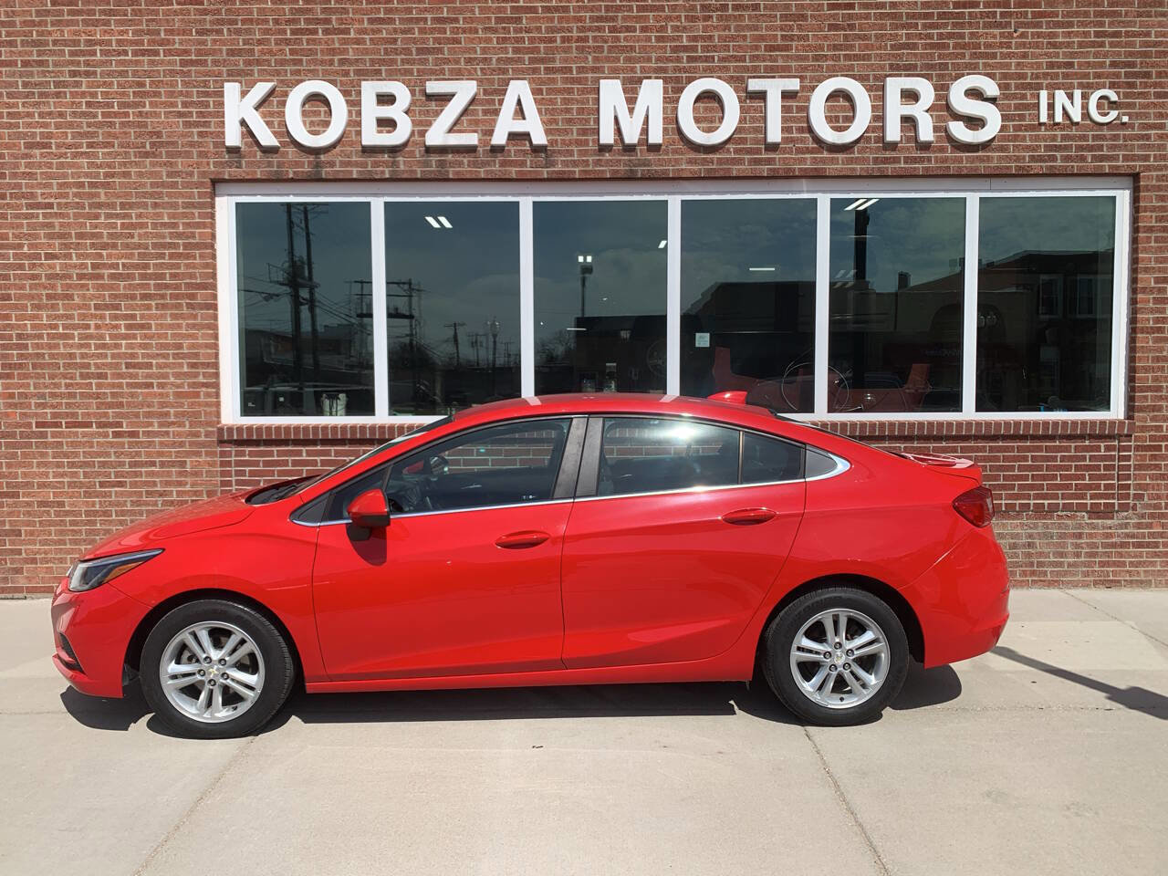 Used 2016 Chevrolet Cruze LT image 1