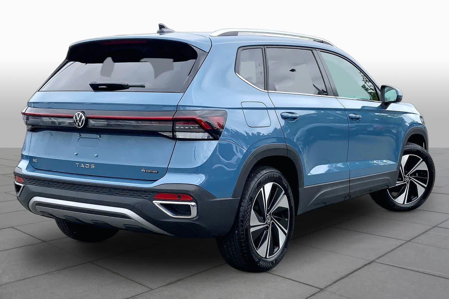 Used 2025 Volkswagen Taos SE AWD/4WD image 13