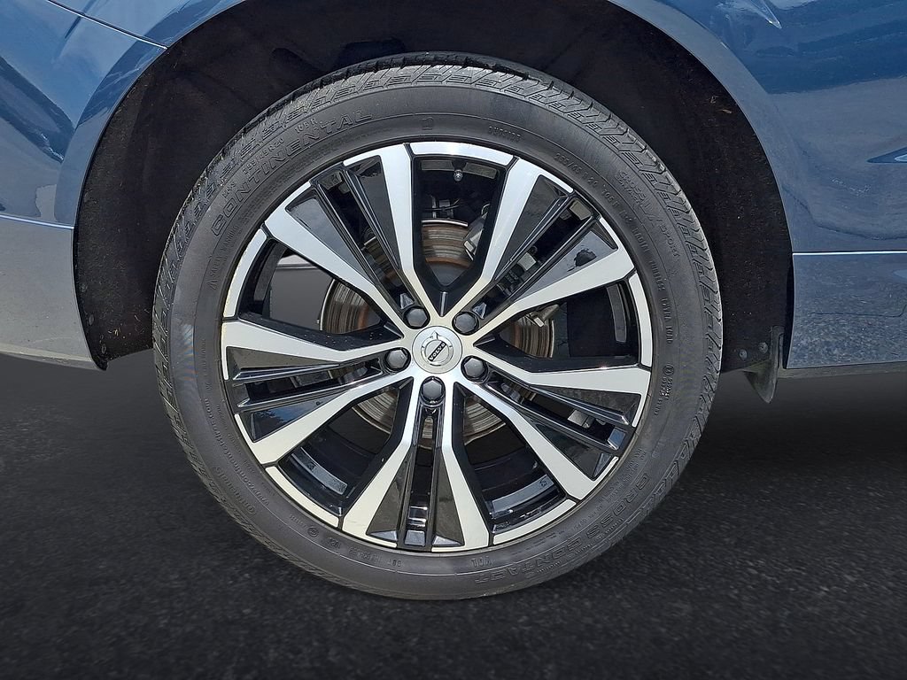 Certified 2024 Volvo XC60 B5 Plus w/ Protection Package Premier AWD/4WD image 33