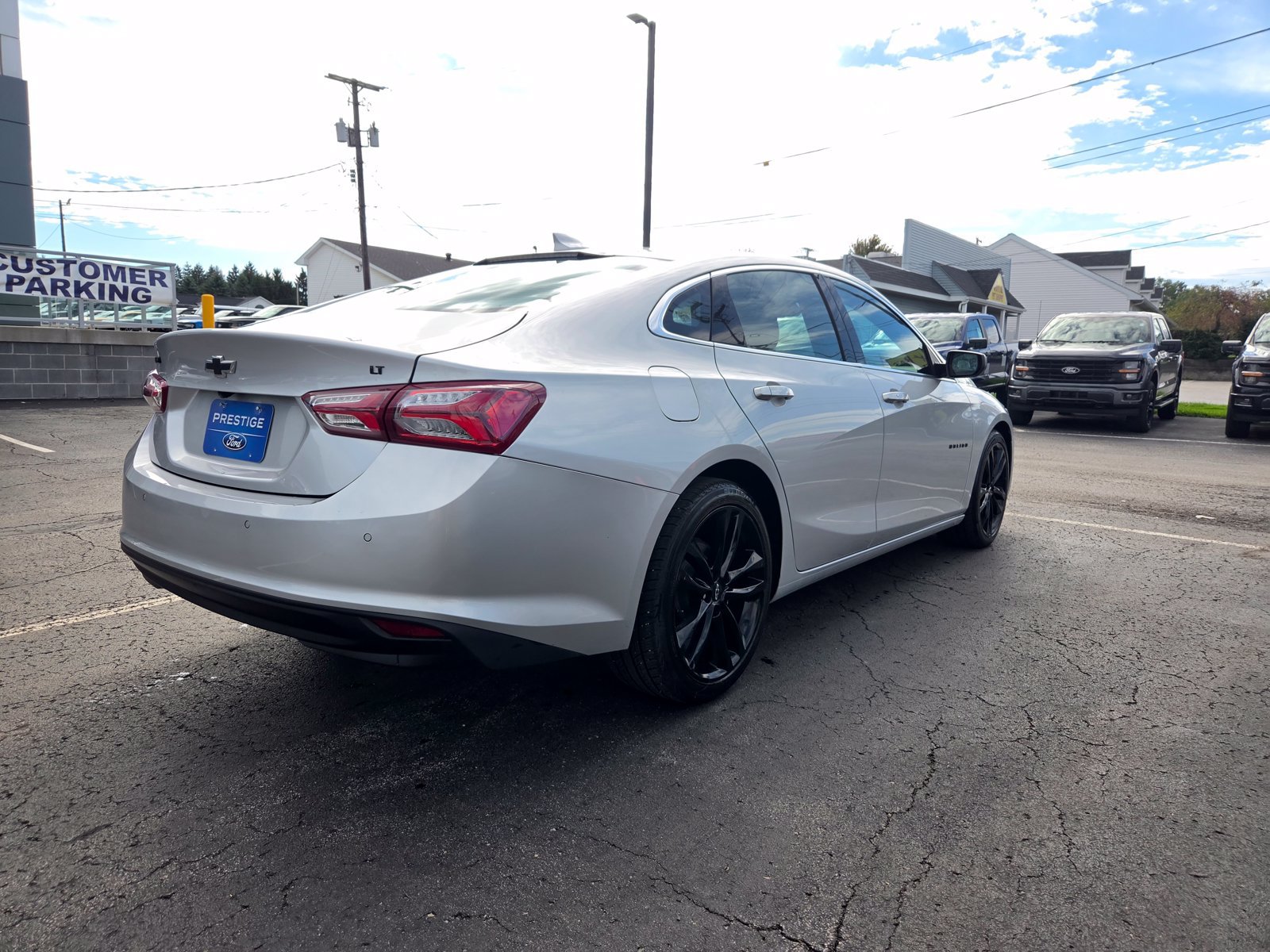 Used 2021 Chevrolet Malibu LT w/ Leather Package FWD image 3