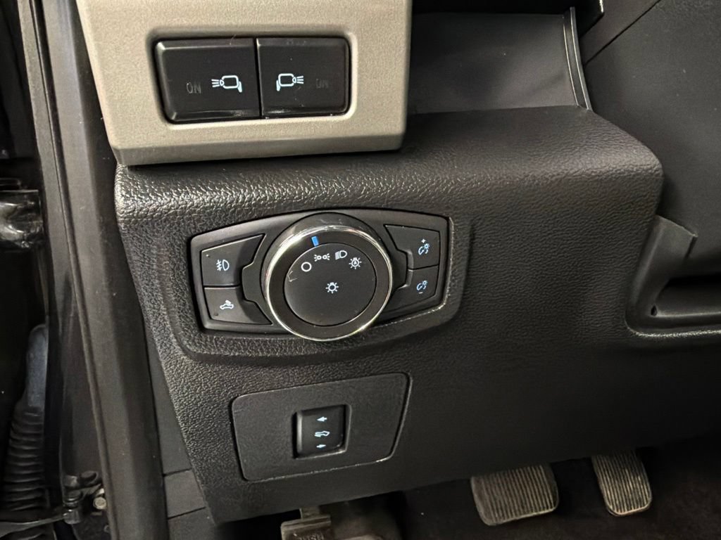 Used 2015 Ford F150 Lariat w/ Equipment Group 502A Luxury AWD/4WD image 23