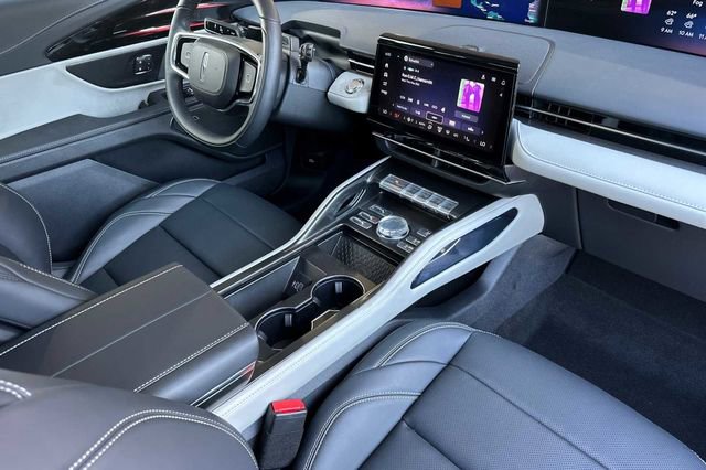 Used 2024 Lincoln Nautilus Premier w/ Equipment Group 102A image 14