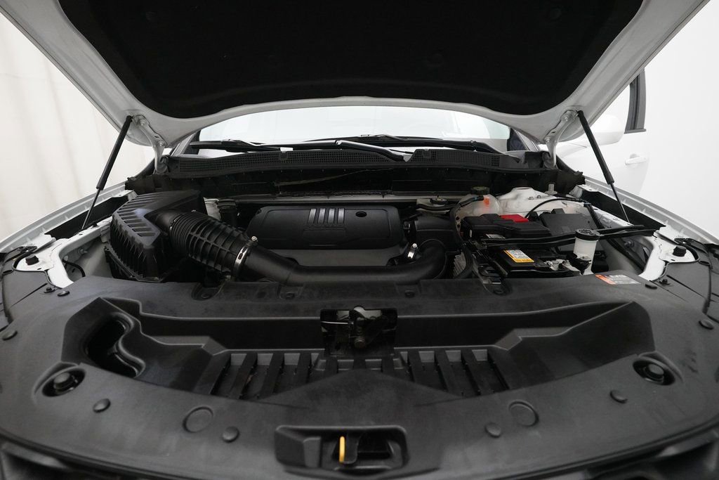 Used 2025 Chevrolet Blazer LT AWD/4WD image 3