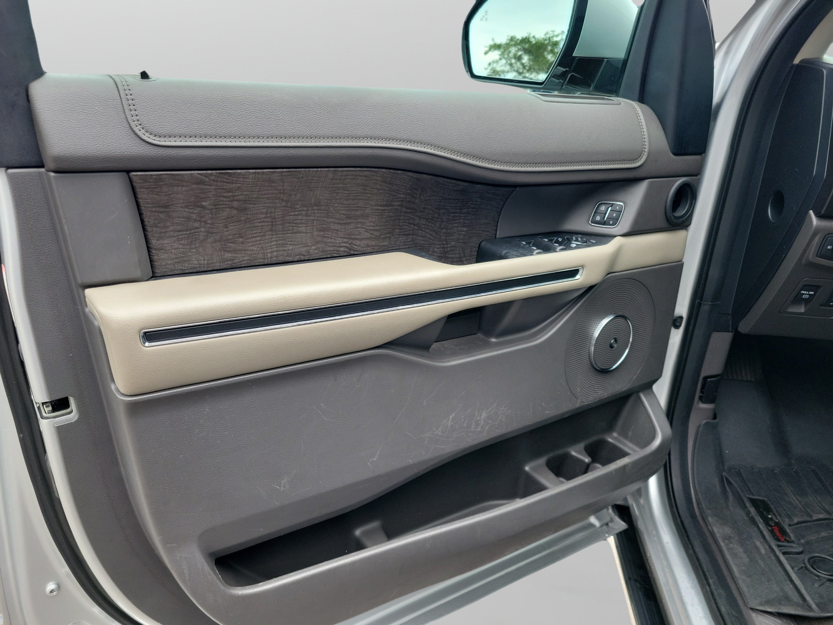 Used 2018 Ford Expedition Limited w/ Equipment Group 302A RWD image 14