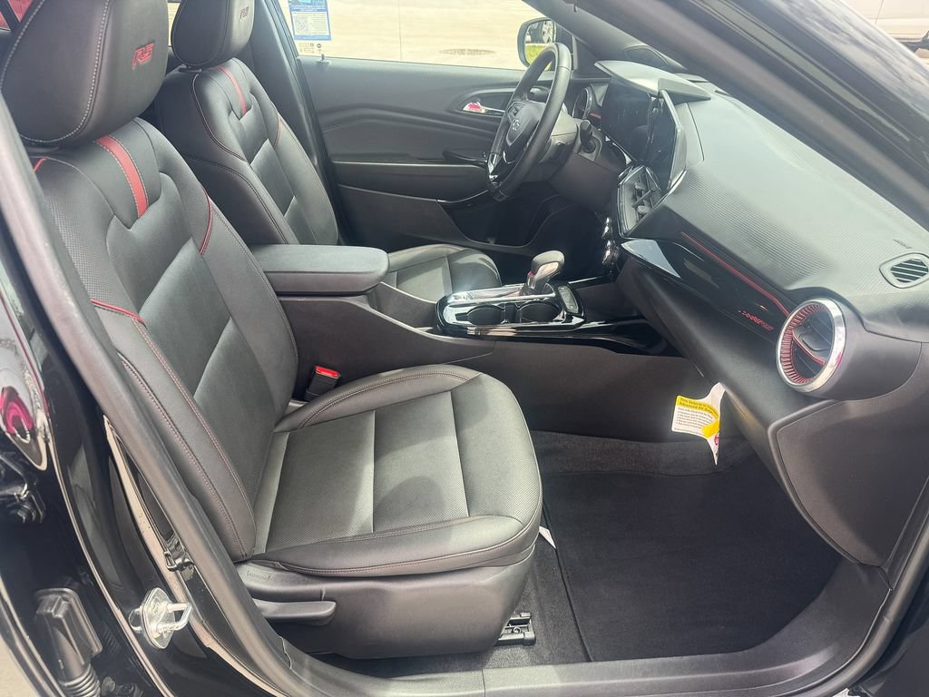 Used 2025 Chevrolet Trax RS w/ Driver Confidence Package FWD image 22