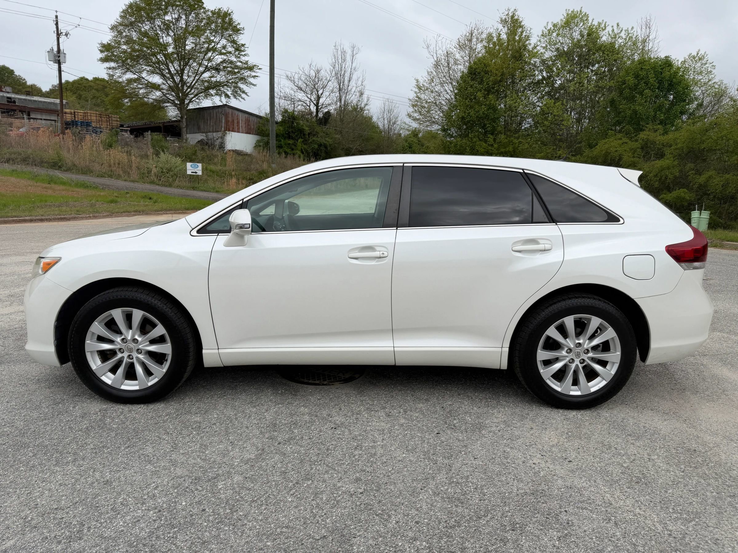 Used 2013 Toyota Venza LE image 2