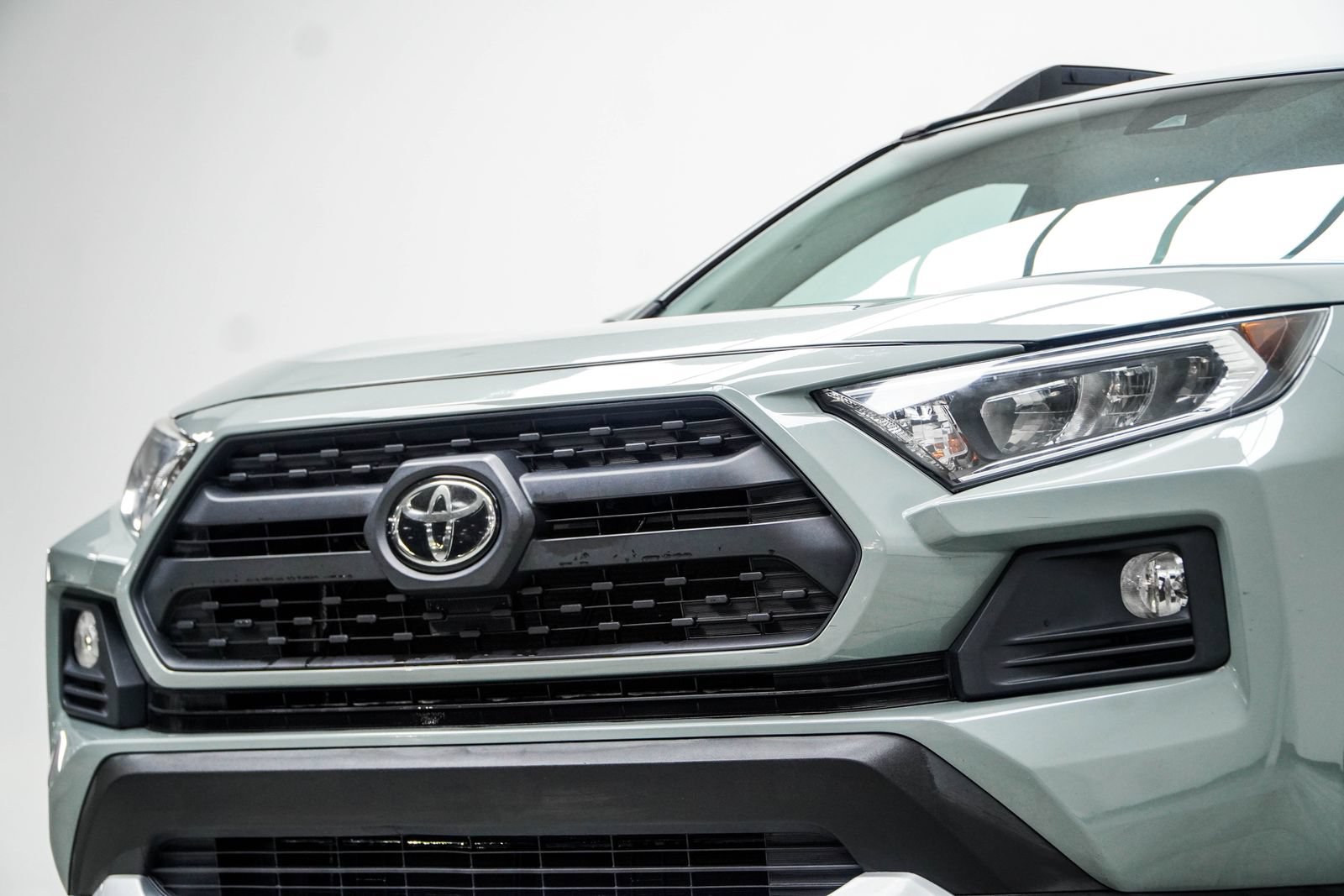 Used 2020 Toyota RAV4 Adventure w/ Convenience Package AWD/4WD image 2