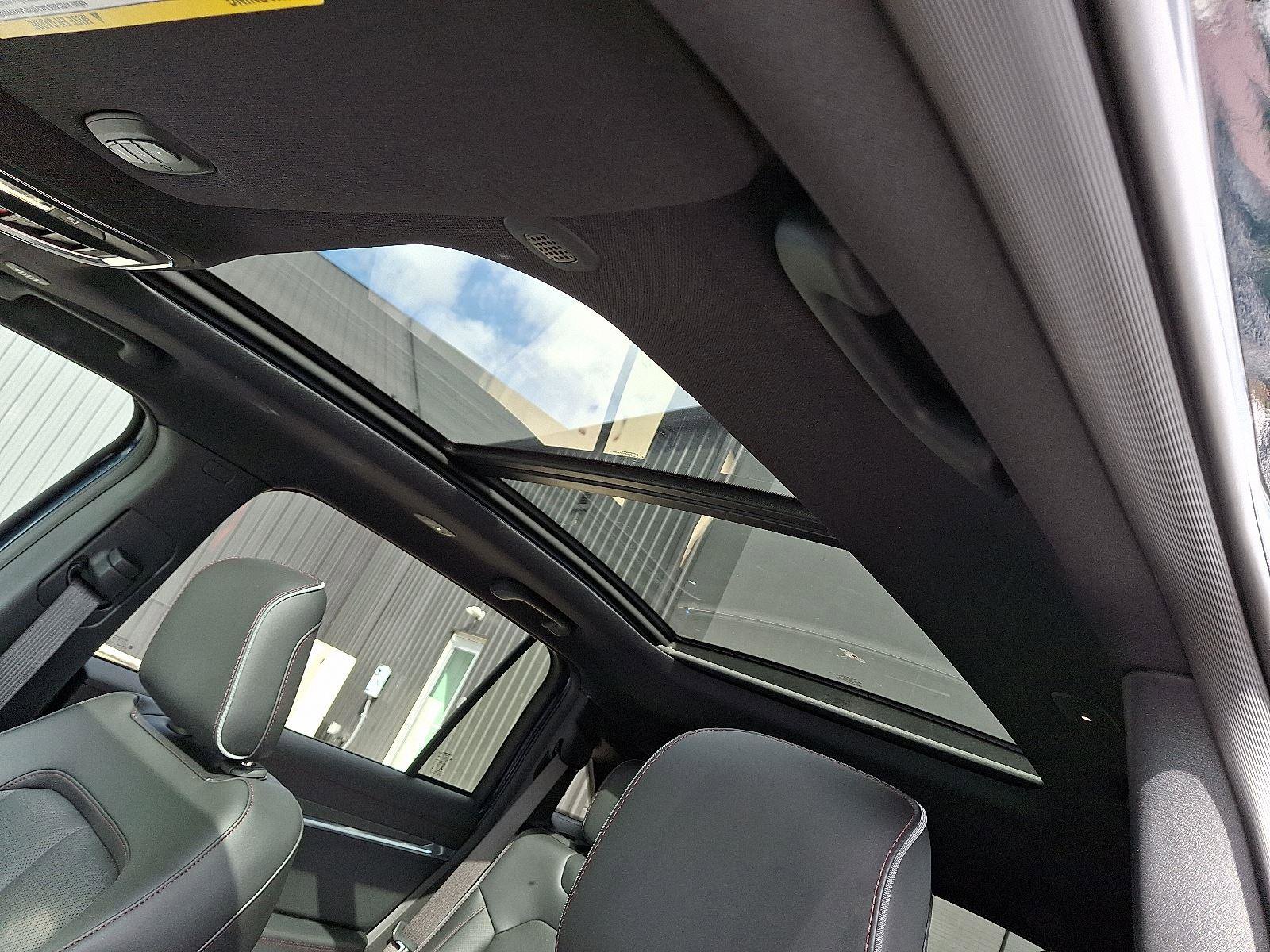 Used 2025 Jeep Wagoneer Limited image 14