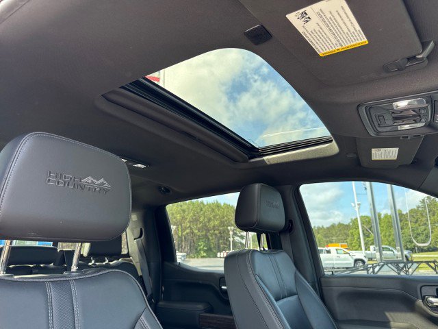 Used 2022 Chevrolet Silverado 1500 High Country w/ Technology Package image 11