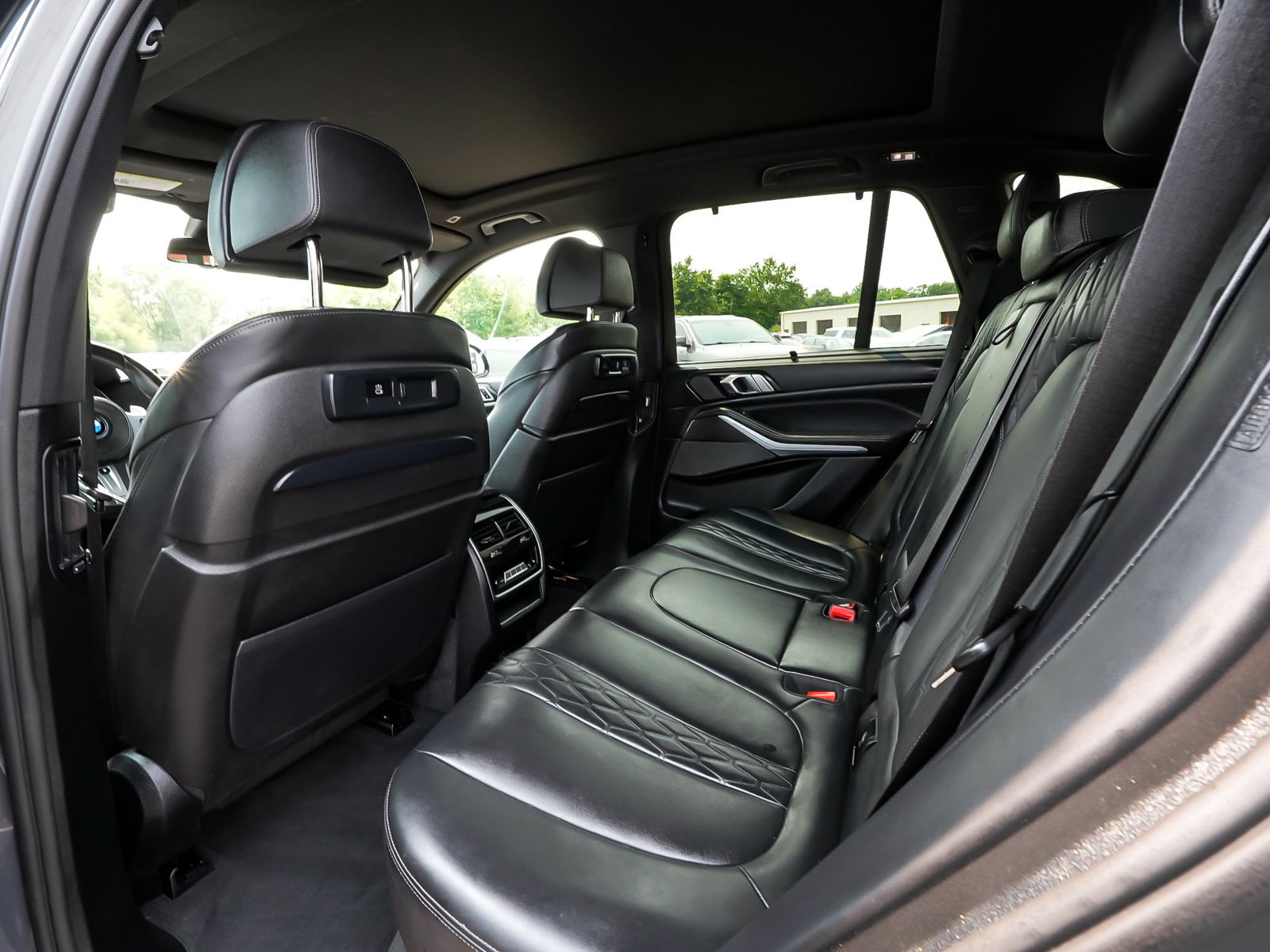 Used 2022 BMW X5 M50i w/ Executive Package AWD/4WD image 38