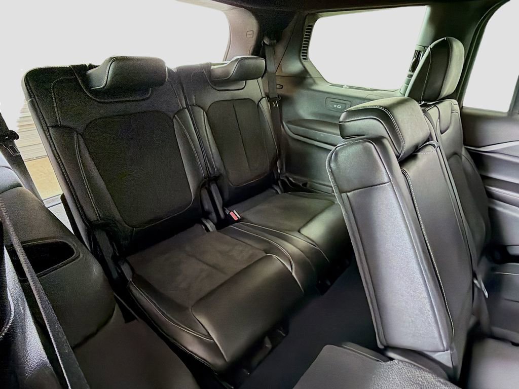 Used 2023 Jeep Grand Cherokee L Laredo image 25