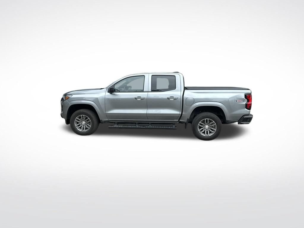 Used 2025 Chevrolet Colorado LT AWD/4WD image 3