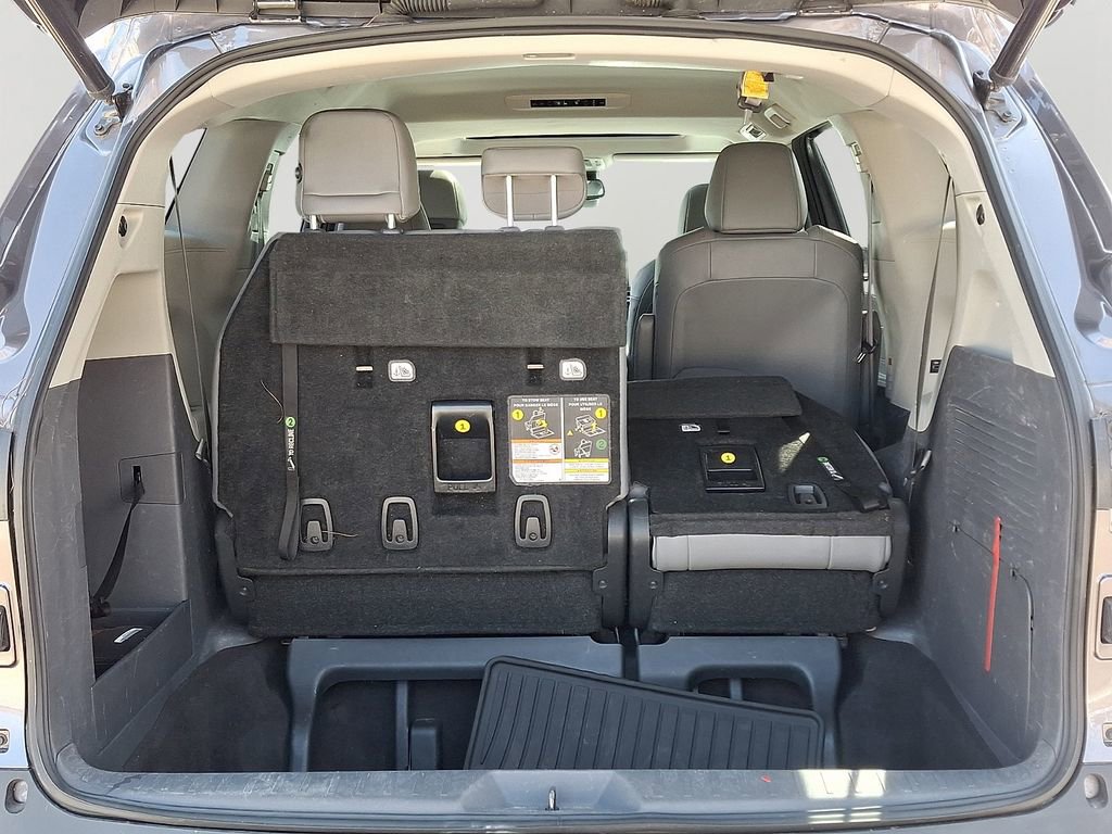 Used 2021 Toyota Sienna XLE image 29